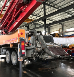 三一SY5423THB混凝土泵車，液壓泵拆裝維修